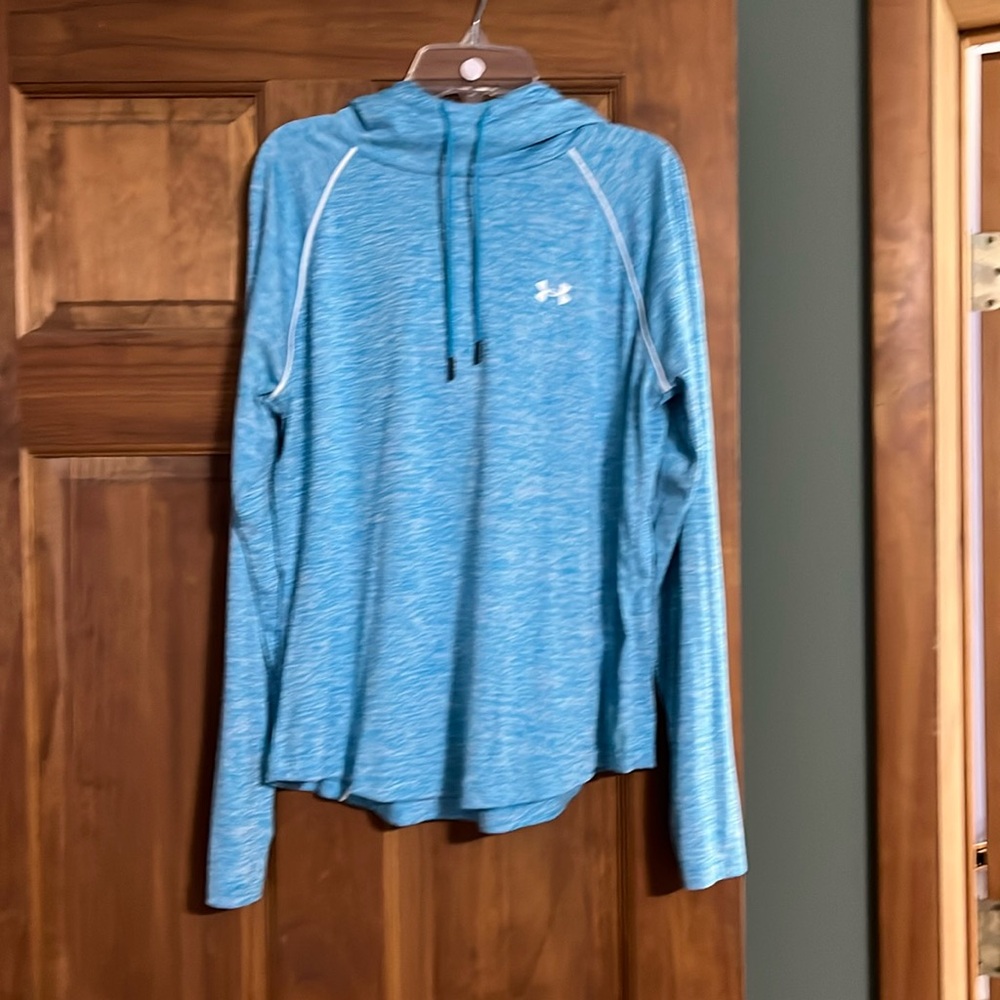 Under Armour women’s long-sleeved heatgear, teal, size L, hooded.